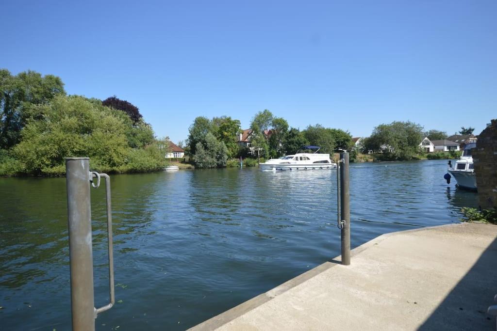 River Retreat- Near Holloway U, Thorpe Park And Heathrow Airport Lejlighed Eksteriør billede