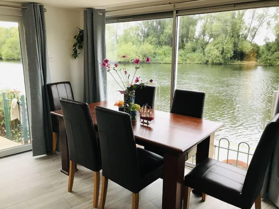 River Retreat- Near Holloway U, Thorpe Park And Heathrow Airport Lejlighed Eksteriør billede