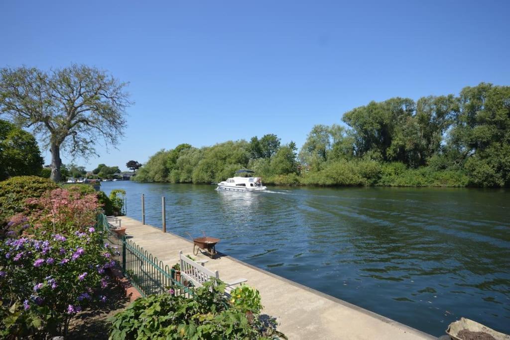 River Retreat- Near Holloway U, Thorpe Park And Heathrow Airport Lejlighed Eksteriør billede