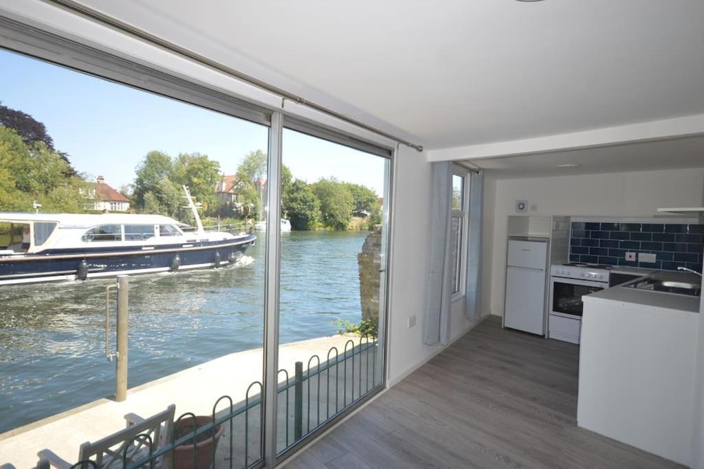 River Retreat- Near Holloway U, Thorpe Park And Heathrow Airport Lejlighed Eksteriør billede